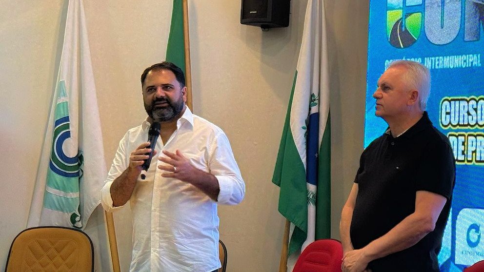 Prefeito Padre Gianny Participa de Curso Sobre Gestão e Tecnologia em Campo Mourão